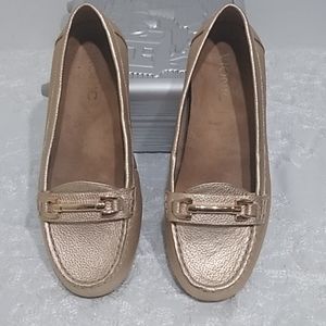 Vionic golden comfortable flats slip on loafers
